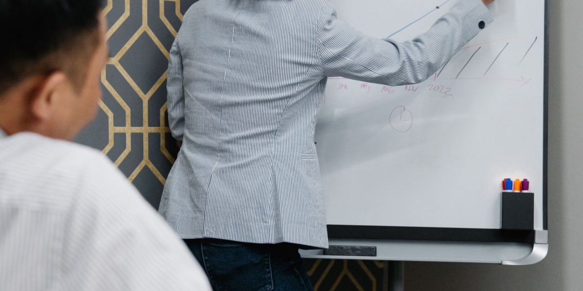 Media professionals collaborate on strategies to leverage the growing affiliate marketing industry.