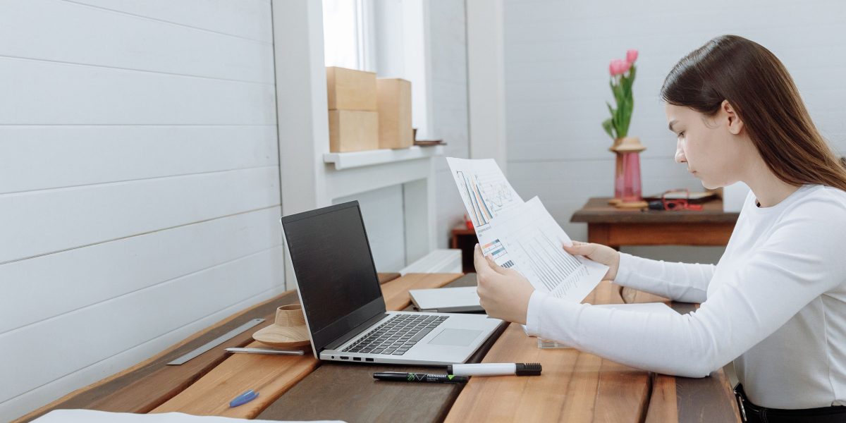 Depicting a creator effectively using AI tools to streamline their work and focus on strategic tasks.