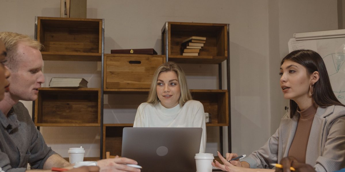 Leaders collaborate to define clear roles and strategies within a marketing department, adapting to industry changes.